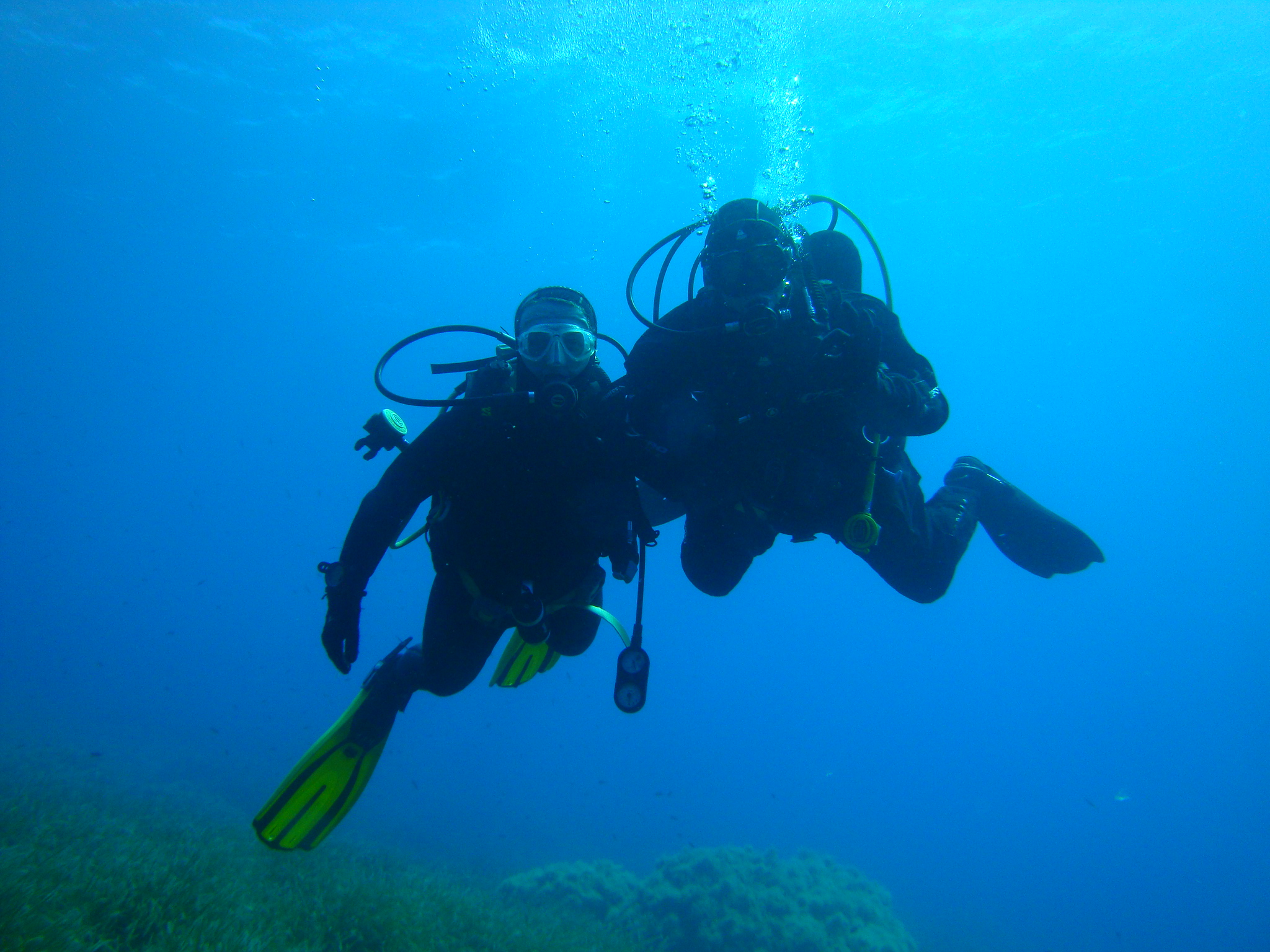 Tauchausbildung Gozo – Anfänger im Training mit Instructor