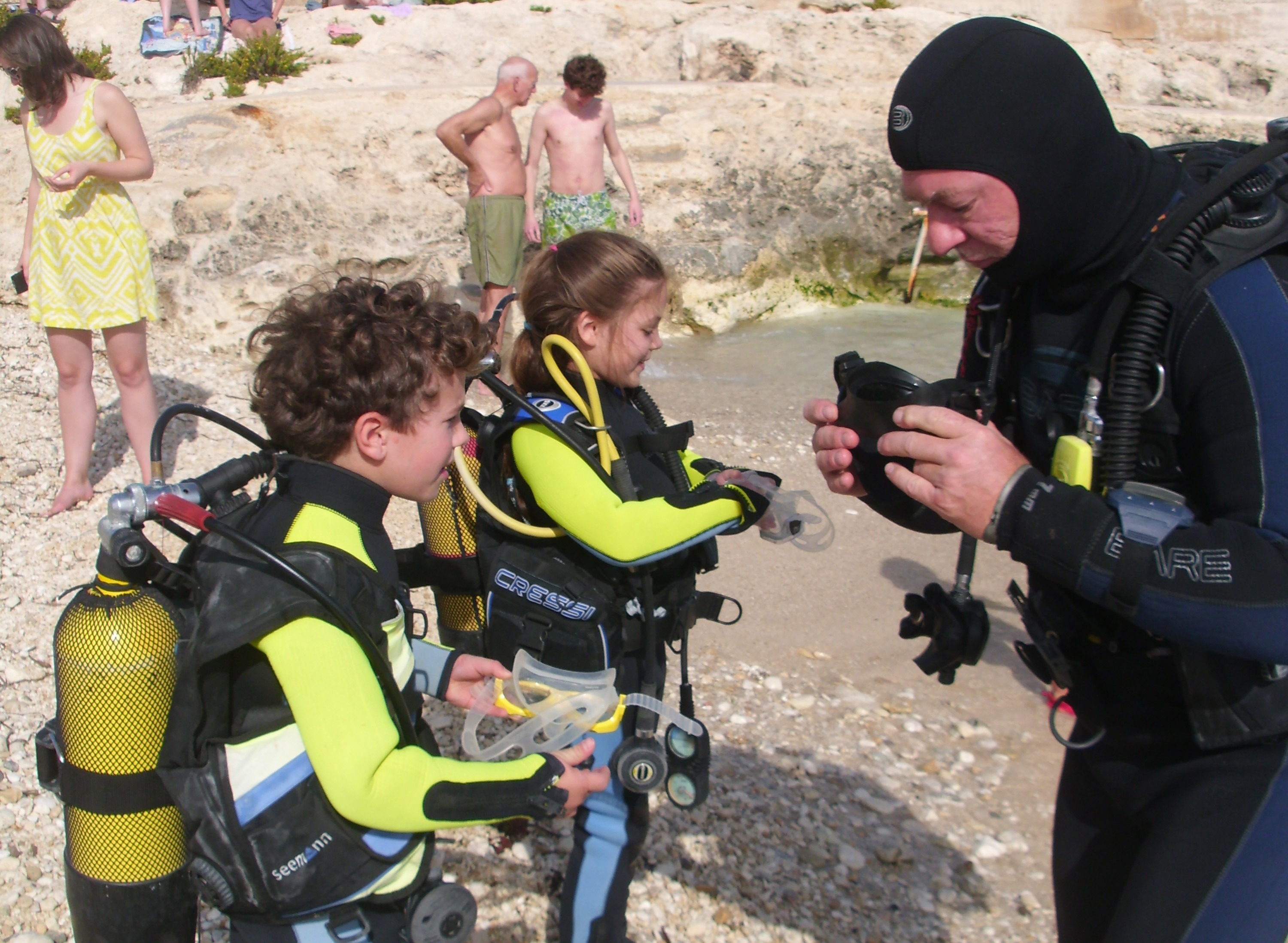 Kindertauchen Gozo – spielerische erste Schritte unter Wasser mit Nautic Team